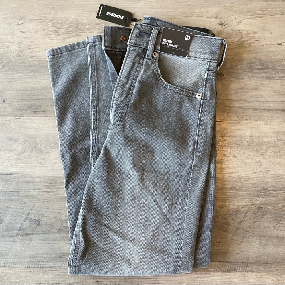 EXPRESS High Rise Mom Jeans - Picture 2 of 6